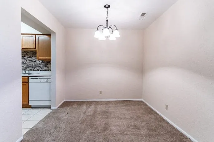 Hillcrest Apartments — Photo 6