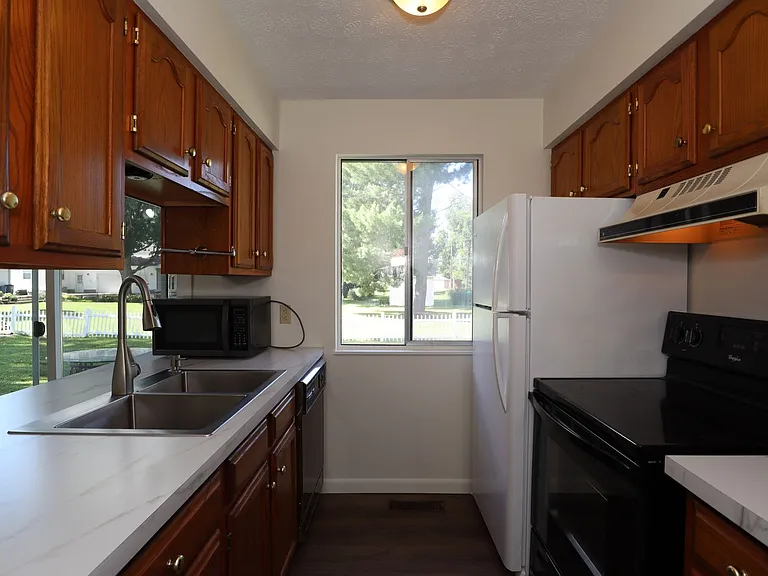 115 E Washington St — Photo 7