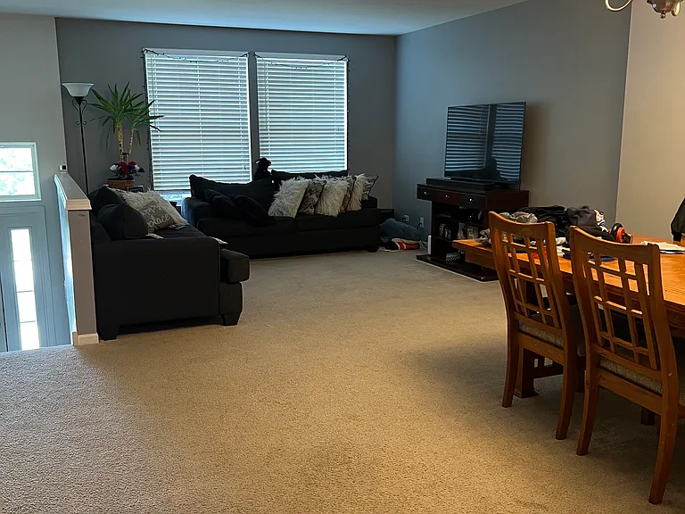 1009 Reserve Dr — Photo 3