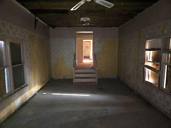 4th image of 210 Clinton St
