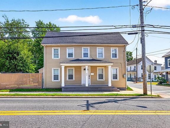 2nd image of 400 SE Front St