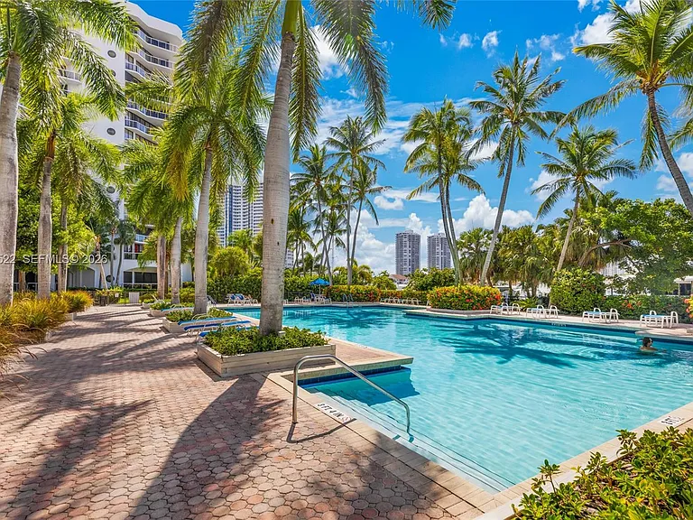 3610 Yacht Club Dr #1016 — Photo 43
