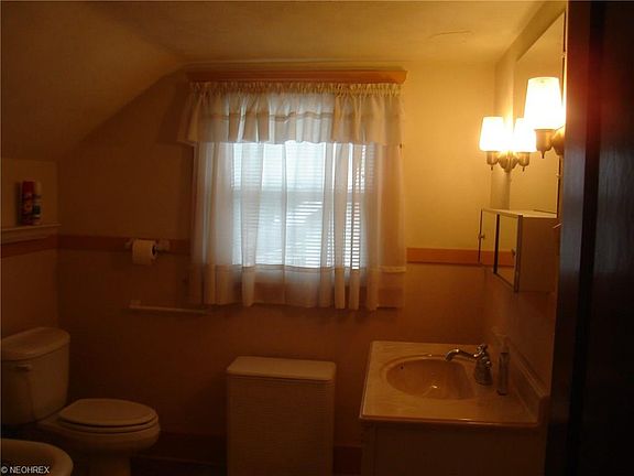 5th image of 627 Woodbine Ave SE
