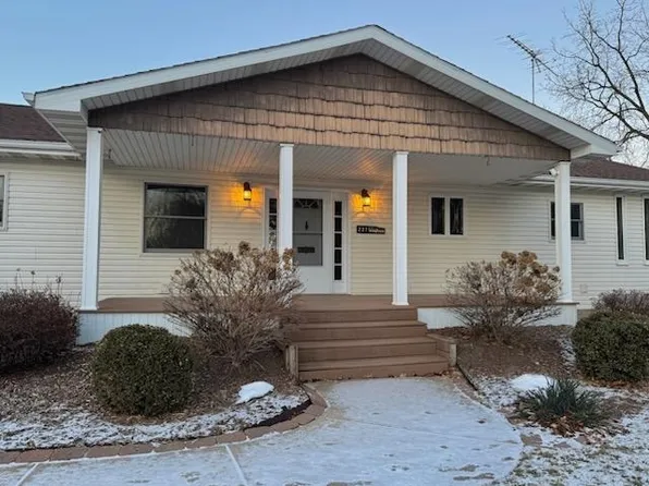 237 E Waushara St, Berlin, WI 54923