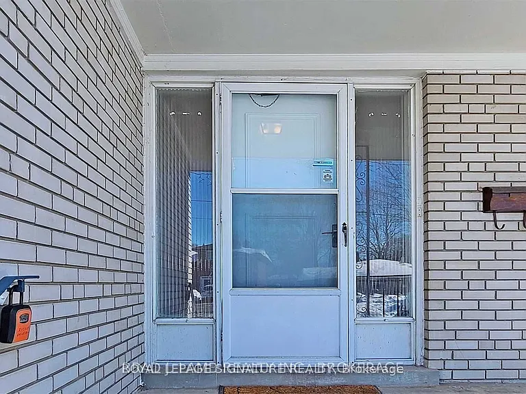 17 Baroness Cres #UPPER — Photo 39