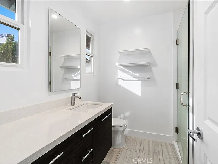 22904 Calvert St — Photo 38