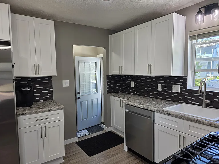 232 Maple Ave — Photo 5
