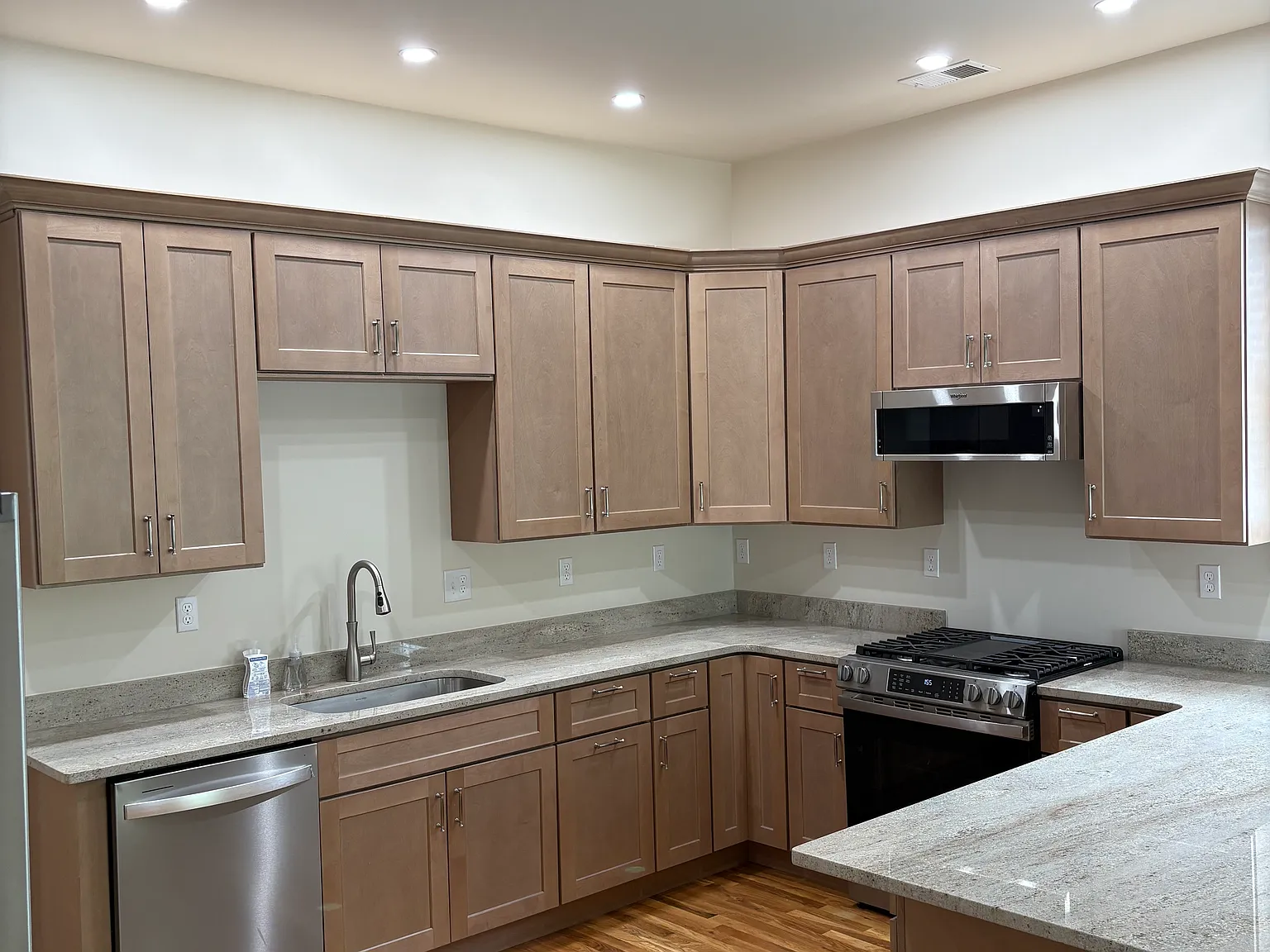 941 Samuel St — Photo 3
