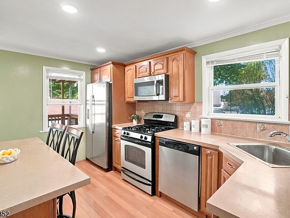 3rd image of 50 Heather Ln