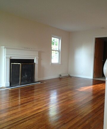 4th image of 909 Hartford Ave