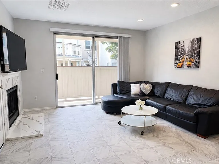 2456 Pleasant Way #A — Photo 4
