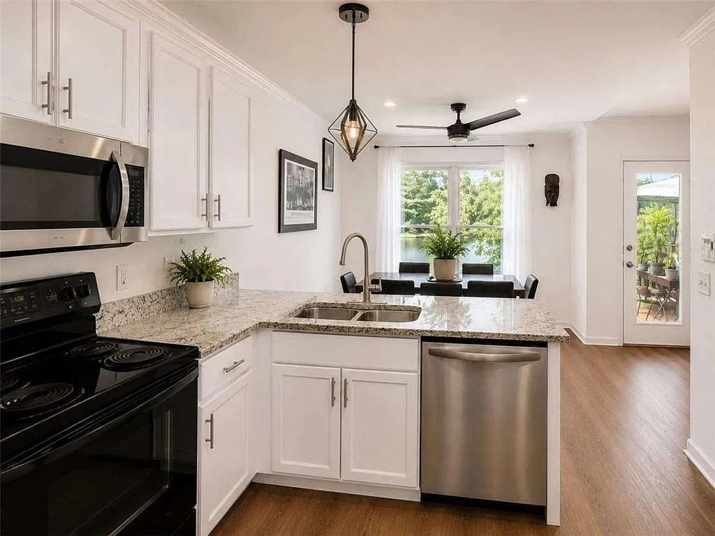 3 bed, 2.5 bath, $1,850 — Photo 3