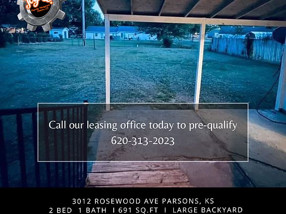3rd image of 3012 Rosewood Ave