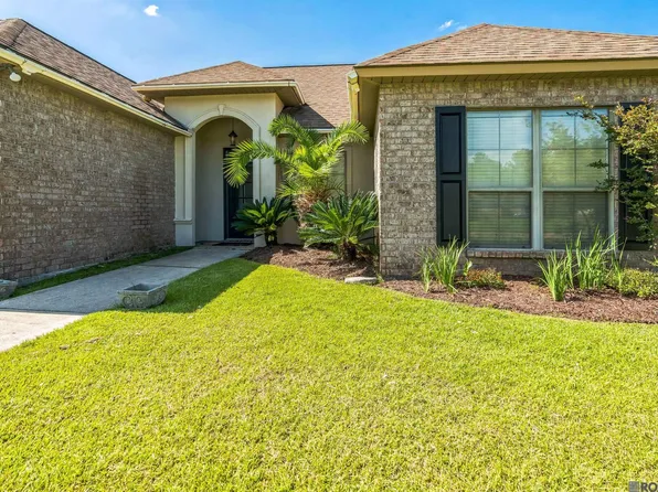 38671 Red Bud Ln, Denham Springs, LA 70706