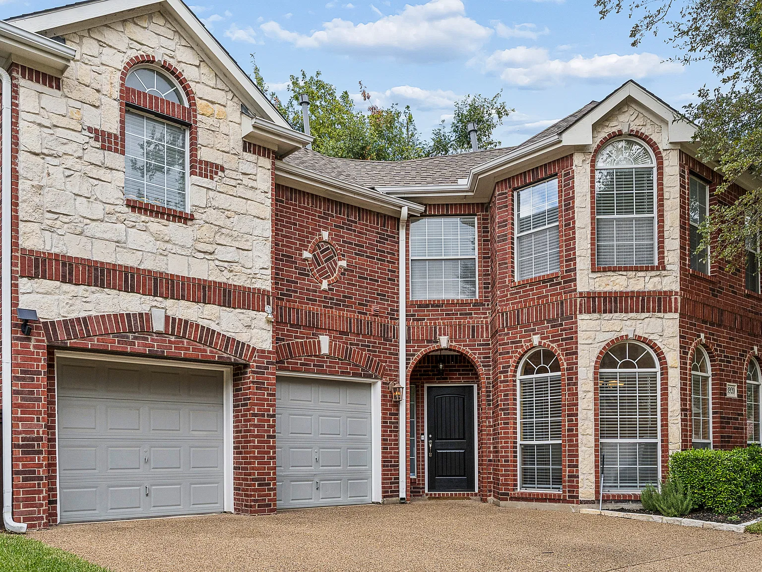 3 bed, 2.5 bath, 1864 sqft, $3,400 — Photo 2