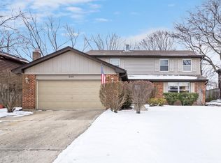 586 Farnham Ln, Wheaton, IL