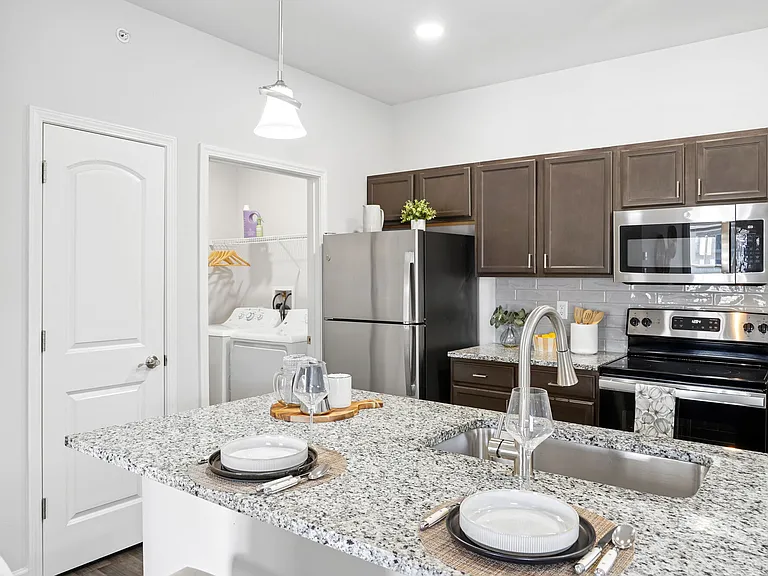 Sugar Creek Apartments — Photo 8