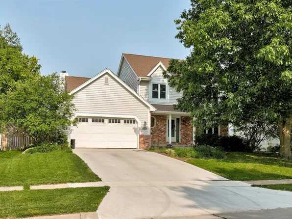 9330 Lakewood Cir, Norwalk, IA 50211