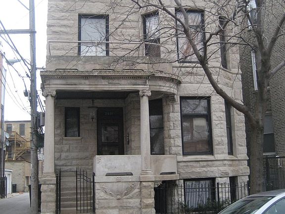 4th image of 3611 N Wilton Ave #1