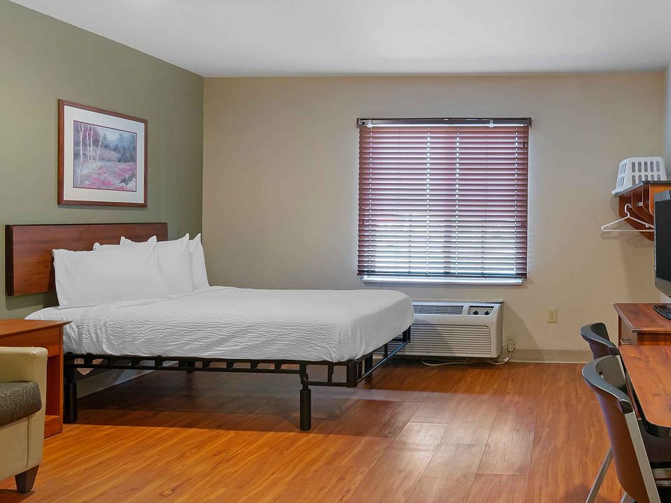 Deluxe Studio - 1 Full Bed