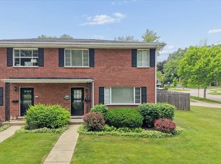 40 S Maywood Rd #40, Lake Forest, IL 60045