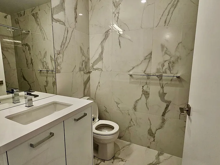 195 McCaul St #1412 — Photo 9