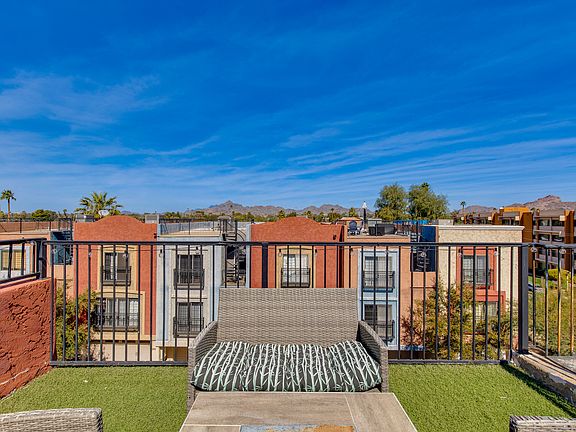 Rooftop Patio - North Facing (Piestewa and Camelback View)