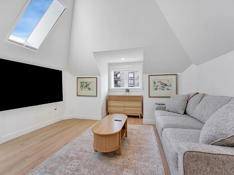 957 Nicola St #201 — Photo 13