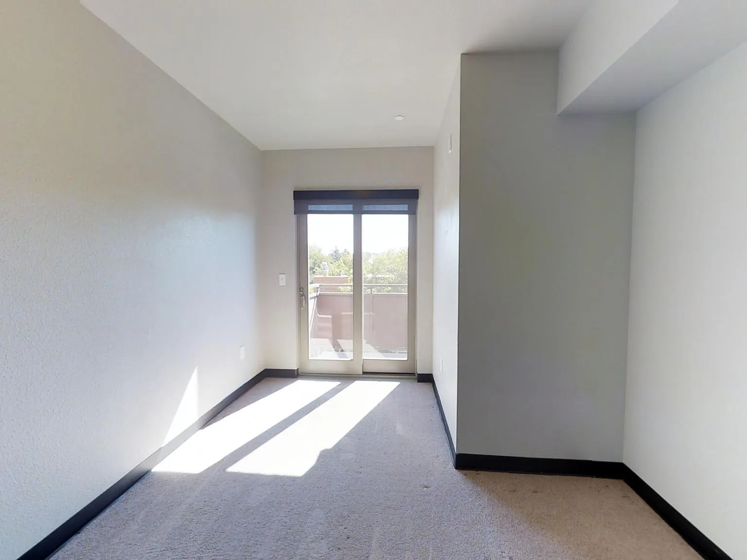 4 bed, 1216 sqft, $8,940 — Photo 3