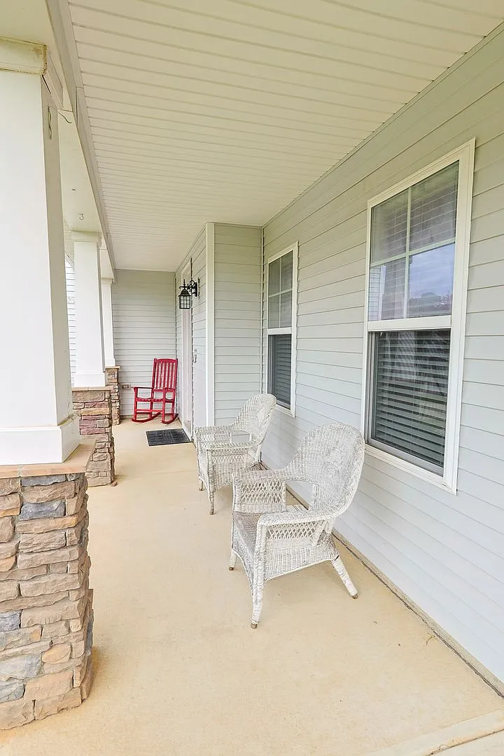 New Listing — Photo 3