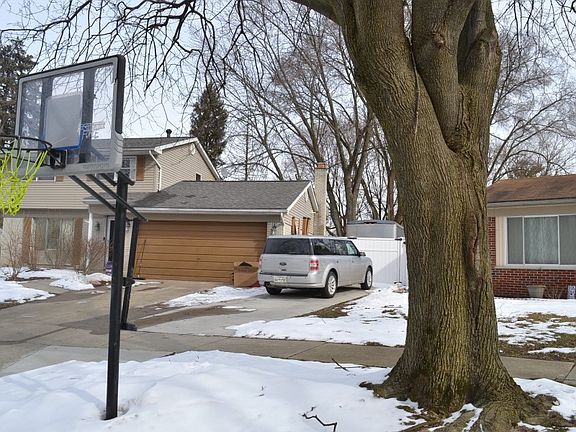 2nd image of 9142 Redbud Ave