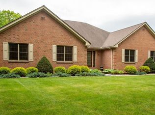 41 Maplecrest Dr, Belchertown, MA 01007
