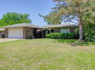 105 SW 13th St, Moore, OK 73160