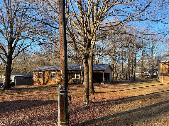 2nd image of 1023 Hillcrest Dr