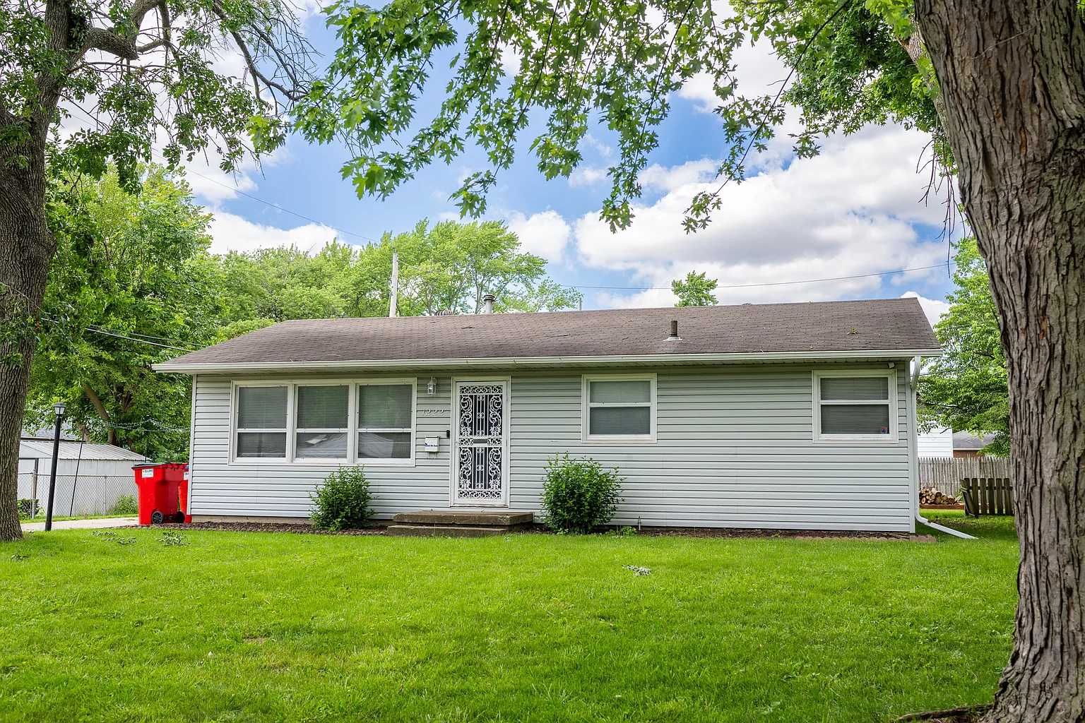1222 Thomas Dr photo 1