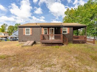 11 2nd St, Southwick, MA 01077