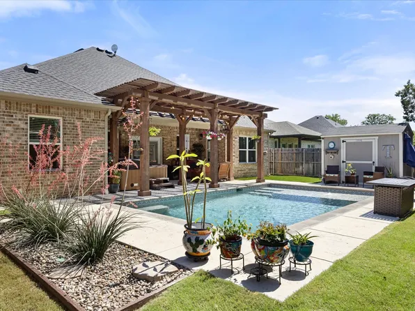 2610 Austin Dr, Granbury, TX 76048
