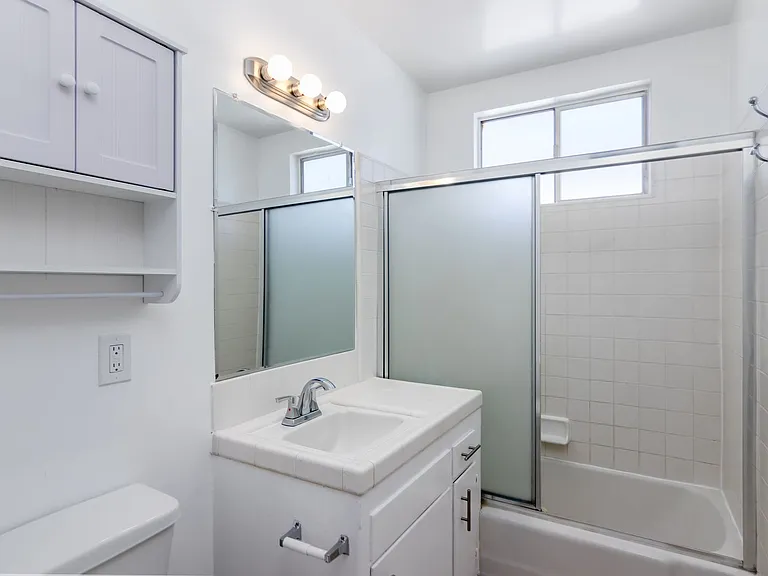 4065 McLaughlin Ave — Photo 11