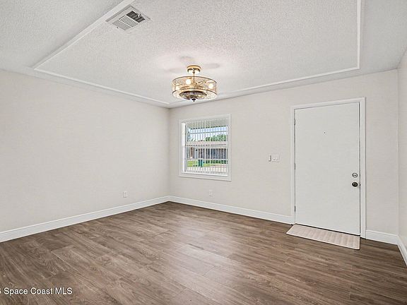 5th image of 2794 Rheims Ave