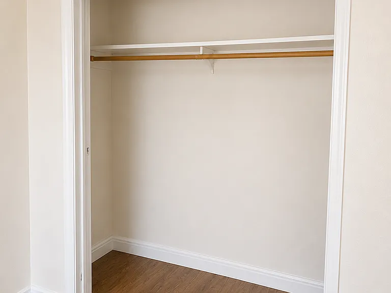 6331 Templeton St #R — Photo 12