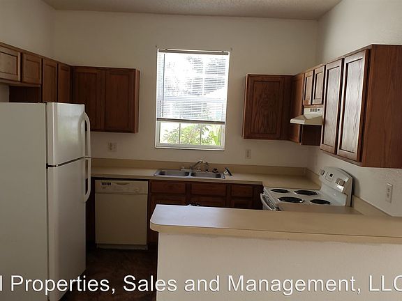 3rd image of 310 Bluff Pass Dr