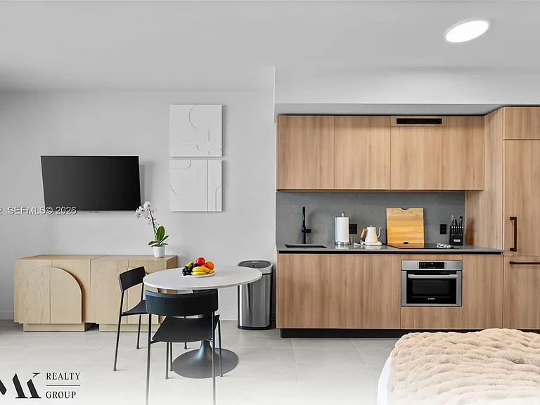 121 NE 5th St #2700 — Photo 4