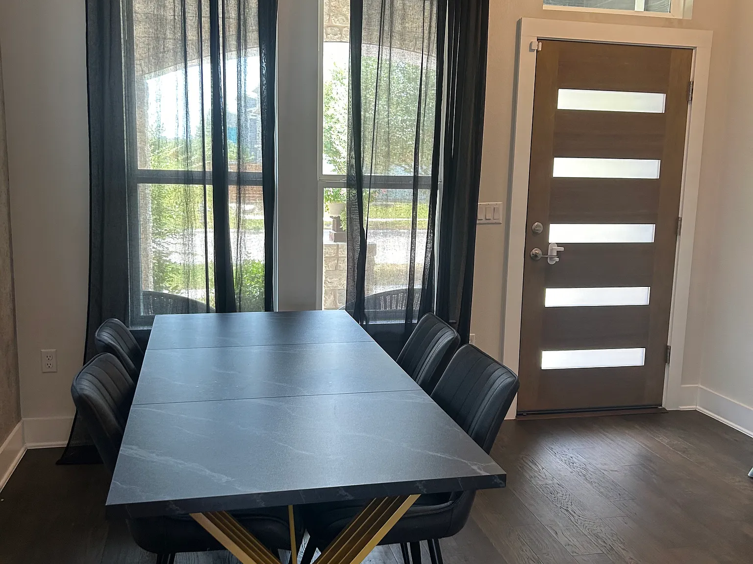 1 bed, 1888 sqft, $1,200 — Photo 4