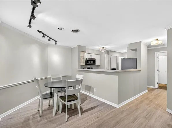 9 Captains Court #2, Madison, WI 53719