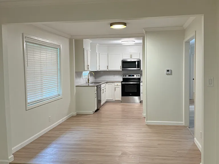 421 Shanghai Rd — Photo 2