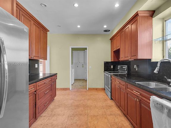 5th image of 4582 Royal Palm Ave