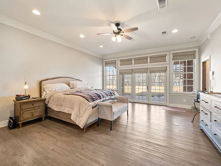 208 Highpoint Cir — Photo 13