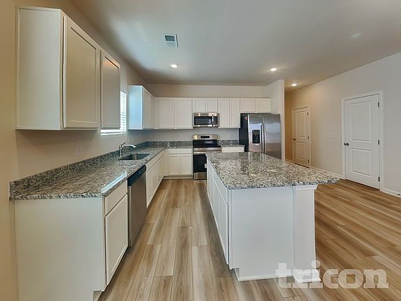 5th image of 563 Cedar Brook Dr