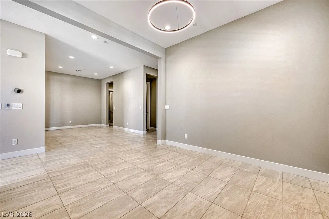 3 bed, 2.5 bath, 2406 sqft, $3,399 — Photo 3
