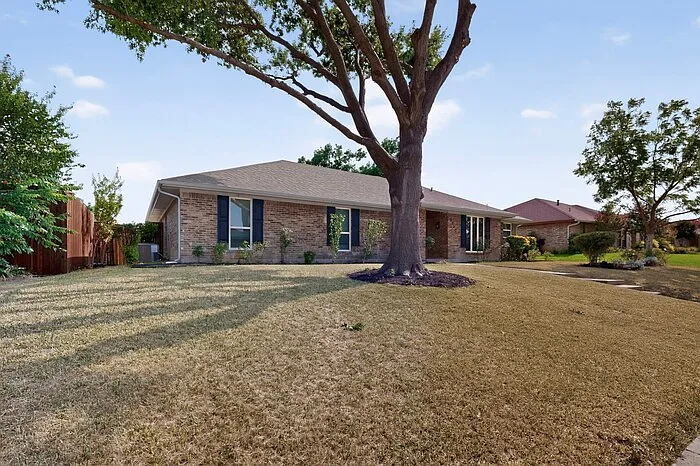 2200 Winona Dr — Photo 5